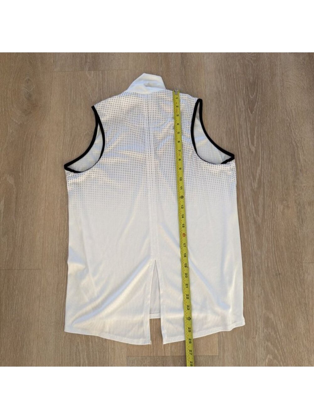 Lucky in Love Women's Tennis Golf Polo Sleeveless Shirt White Size M (Y10) - Picture 6 of 6